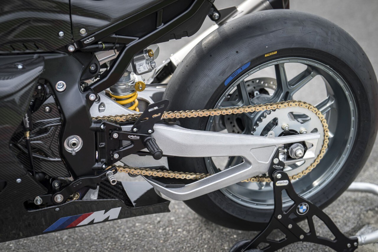 DueruoteTG #238 - Abbiamo guidato in pista la BMW che corre in SBK! 